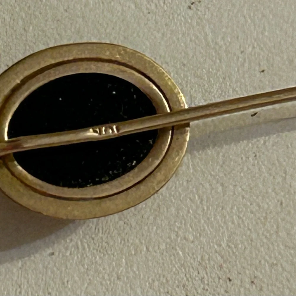 Antique Victorian 10K Yellow Gold Carved Hardstone Cameo Silhouette Stickpin